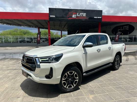 TOYOTA HILUX 2.8 D-4D TURBO DIESEL CD SRX 4X4 AUTOMÁTICO